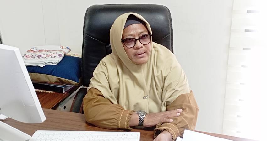 Kabid SMA Diknas Provinsi Gorontalo saat diwawancara awak media (F. Istimewa)