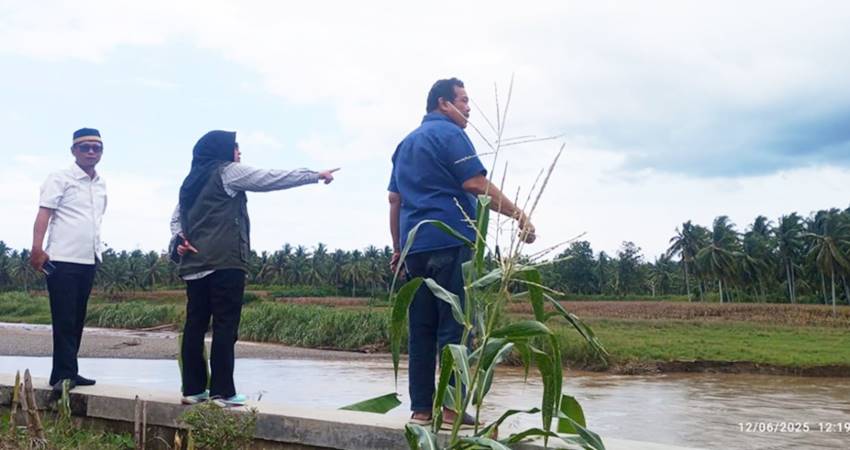 Kunjungan Komisi III Deprov Gorontalo saat meninjau proyek pembangunan tanggul sungai Randangan di Kabupaten Pohuwato.