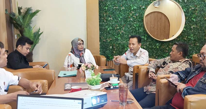 GI AWARD - Kolaborasi antar lembaga yakni Dinas Kominfotik Provinsi Gorontalo, KPID Provinsi Gorontalo, KIP Gorontalo, dan PWI Gorontalo akan menggelar ajang penghargaan bidang informasi di Gorontalo, dibahas dalam pertemuan yang berlangsung, Rabu (18/6) di Kota Gorontalo. (foto : dok / diskominfotik)