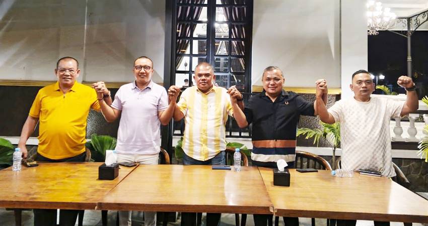 ADEBO RUSLI - Para ketua DPD II Golkar se Gorontalo sepakat kembali mengusung Rusli Habibie sebagai ketua DPD I Golkar Provinsi Gorontalo pada Musda Golkar yang akan berlangsung bulan depan. (foto : tangkapan layar/istimewa)