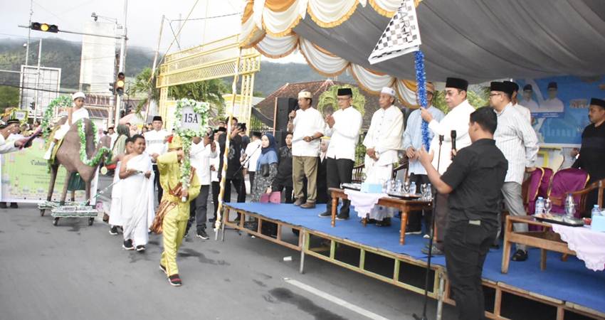 Wali Kota Gorontalo, Adhan Dambea ketika memberikan sambutan pada kegiatan pawai Hijratul Rasul dalam rangka menyambut tahun baru Islam 1447 Hijriah, Jumat (27/6/2025) pekan kemarin.