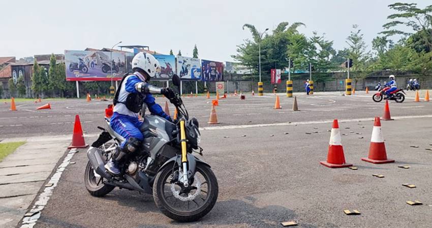 KE NASIONAL - PT Daya Adicipta Wisesa mengutus tiga perwakilan komunitas untuk mengikuti Astra Honda Safety Riding Instructor Competition (AHSRIC) 2025, yang akan berlangsung pada 15–18 Juni 2025 mendatang. (foto : dok /daw)