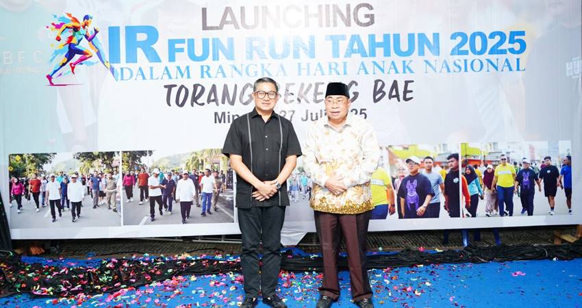Wali Kota Gorontalo, Adhan Dambea dan Wakil Wali Kota Gorontalo, Indra Gobel ketika melaunching AIR Fun Run 2025, Sabtu (7/6/2025). (Foto: Prokopim)