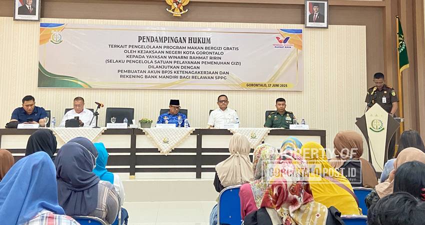 Irwan Hunawa saat menghadiri kegiatan pendampingan payung hukum kepada yayasan pengelola MBG di Kejari Kota Gorontalo, Selasa (17/6/2025) (F. Diyanti/Gorontalo Post)