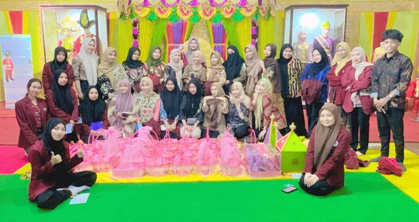 Kujungan mahasiswa BIPA di Museum Gorontalo untuk mempelajari budaya Gorontalo, Kamis (18/6/2025) (F. Novi/Magang Gorontalo Post)