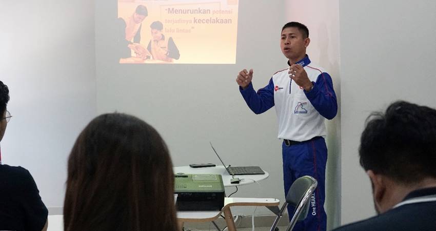 #CARI_AMAN - Sosialisasi keselamatan berkendara yang konsisten dilakukan Daya Adicipta Wisesa kepada semua lapisan masyarakat. (foto : dok /daw)