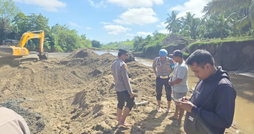 Personel Polsek Paguyaman Polres Boalemo kembali menemukan serta membubarkan masyarakat yang melakukan aktivitas pertambangan tanpa ijin (peti) di wilayah kecamatan Paguyaman,Senin (3/6/2025).