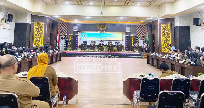 Rapat paripurna yang digelar di Aula I Dekot, Senin (23/6/2025). (F. Diyanti/Gorontalo Post)