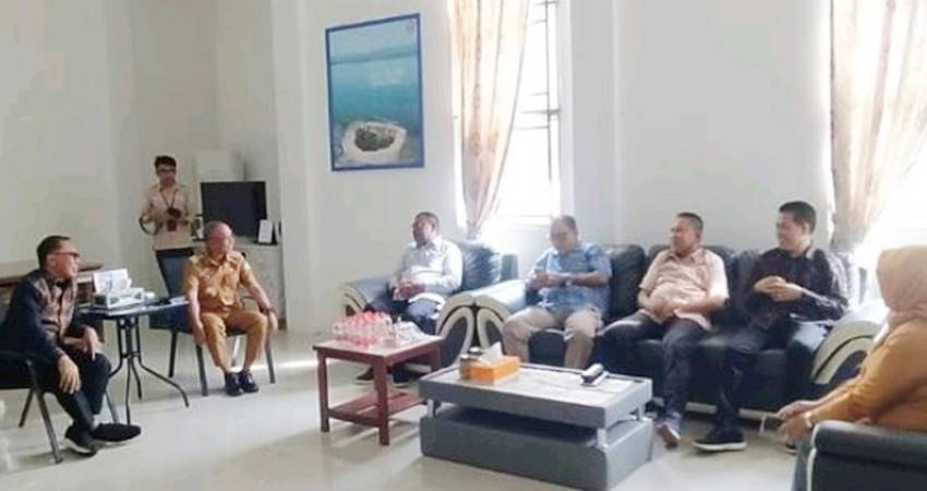 Pertemuan tim reses dapil Boalemo-Pohuwato dengan Wakil Bupati Pohuwato, Iwan Adam.