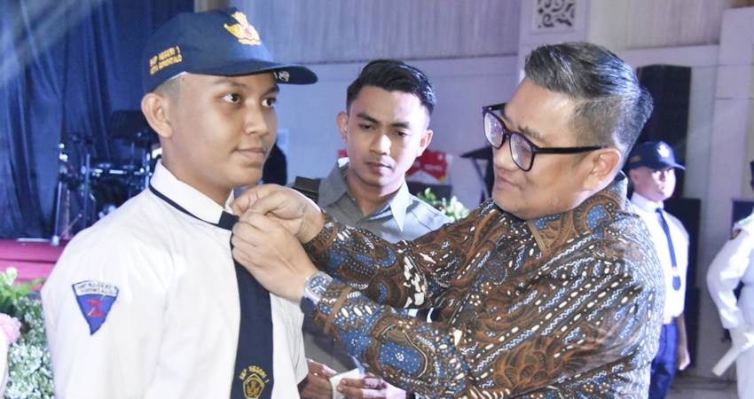 Wakil Wali Kota Gorontalo, Indra Gobel ketika menghadiri Malam tasyakuran kelulusan siswa kelas IX SMP Negeri 1 Kota Gorontalo angkatan 2025, Selasa (10/6/2025). (Foto: Prokopim)
