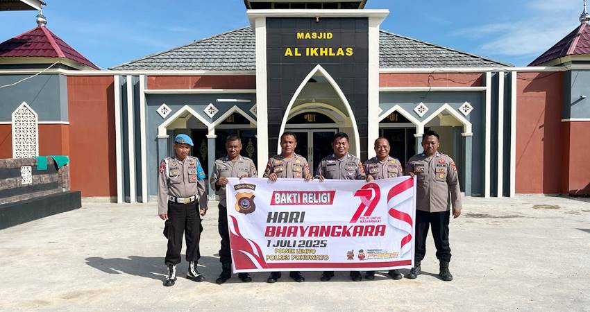 Personel Polres Pohuwato melakukan pembersihan di tempat ibadah, baik itu masjid, gereja hingga pura yang ada di wilayah Pohuwato.