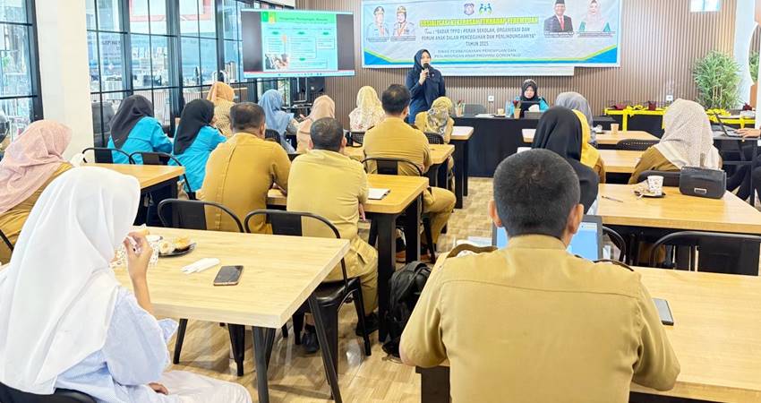 Ps. Panit II Unit IV Subdit IV, Iptu Piranti Natalia Olii, S.H saat memberikan materi tentang Tindak Pidana Perdagangan Orang (TPPO).