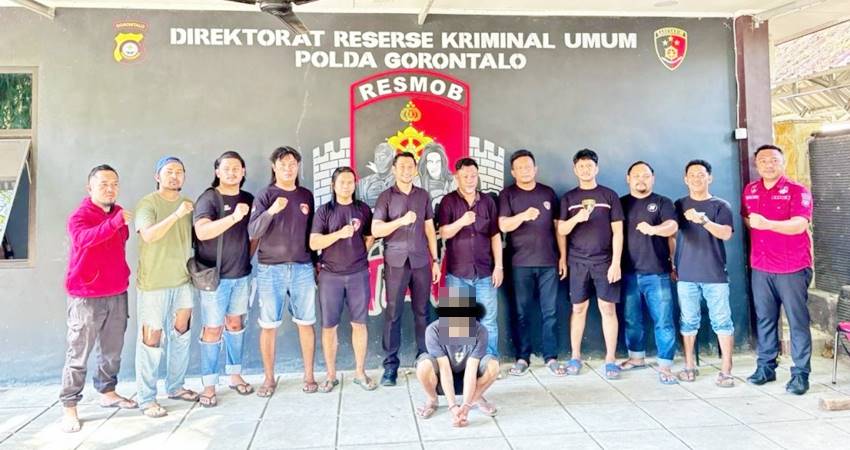 Tersangka spesialis Curanmor Lintas Provinsi yang beraksi di 36 TKP tak berkutik diringkus Resmob Polda Gorontalo. (Foto: Humas/Polda Gorontalo).