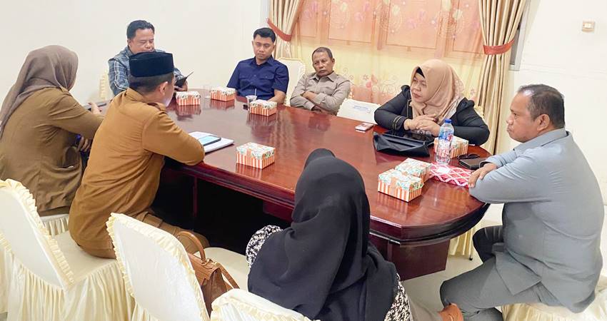 Rapat evaluasi Komisi 2 DPRD Gorut terkait dengan BUMD, belum lama ini.