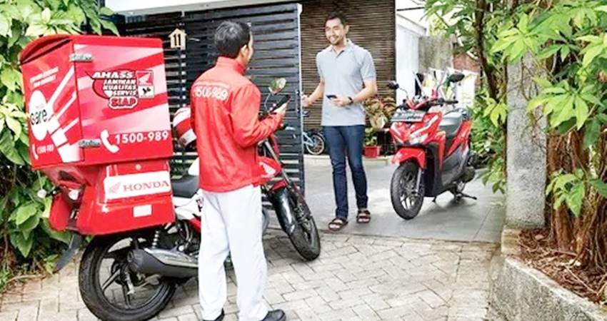 PT. DAW bersama jaringan bengkel resmi sepeda motor honda AHASSmemberikan solusi praktis seperti layanan service motor di rumah. (foto : dok / daw)