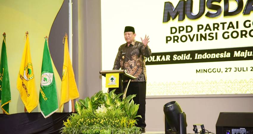 Gubernur Gusnar Ismail memberikan sambutan pada pembukaan Musda VI DPD I Partai Golkar Provinsi Gorontalo di Hulontalo Ballroom, Kota Gorontalo, Ahad (27/7). (Foto : Nova/diskominfotik)