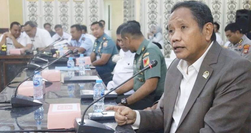 Wakil Ketua Deprov Gorontalo Ridwan Monoarfa saat rapat bersama Badan Gizi Nasional, serta Kantor Staf Presiden (KSP) RI, di Aula Doluhupa Kantor Gubernur, Rabu (2/7)