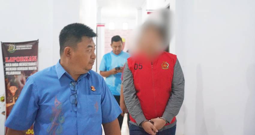 Eksekusi terhadap satu terdawa Tipikor proyek SPAM Dungingi Kota Gorontalo M. Reza Eka Prasetya oleh Kejari Kota Gorontalo, baru-baru ini.