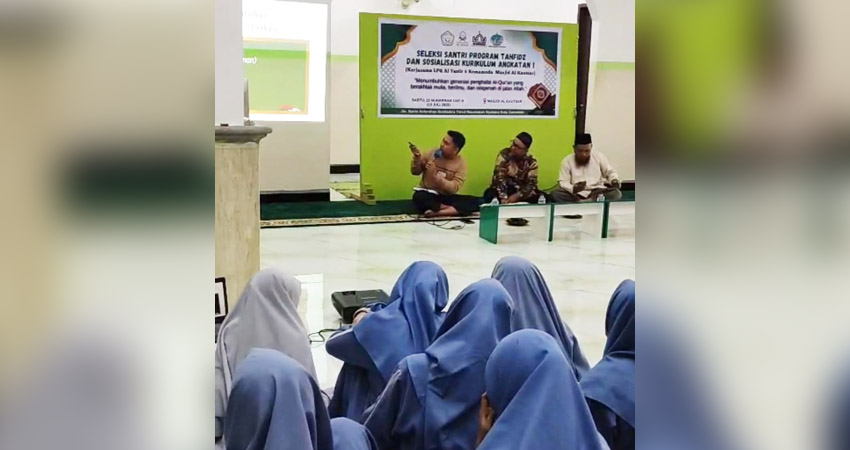 Sosialisasi tentang program Tahfidz Qur'an disampaikan Ketua Rema Muda Masjid Al Kautsar Ust Abdullah kepada  calon santri