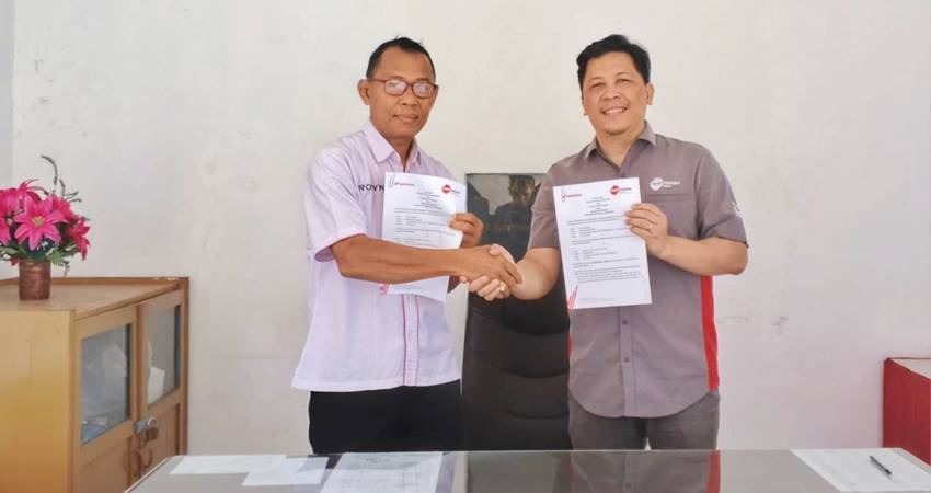 SAFETY RIDING - Kerja sama PT Daya Adicipta Wisesa (DAW) dan SMKN 2 Manado terkait sekolah binaan safety riding. (foto : dok/daw)