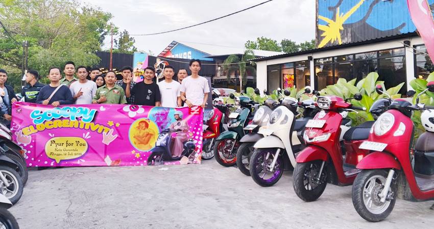 SCOOPY VELOCREATIVITY : Komunitas sepeda motor honda mengikuti kegiatan Scoopy Velocreativity yang digelar PT. DAW di Gorontalo, Ahad (13/7). (foto : dok /daw)
