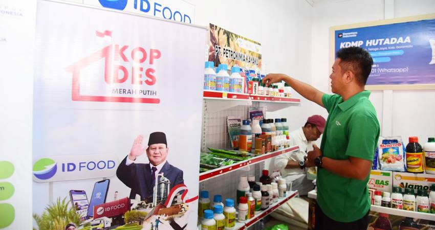 KDMP Hutadaa, Kecmatan Telaga Jaya menyiapkan berbagai kebutuhan warga, mulai dari pestisida, sembako, hingga service HP. (foto : dok / pemprov gorontalo)