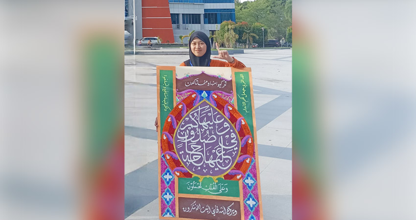 Safna Rusdi, pemenang lomba Kaligrafi Dekorasi Putri di MTQ tingkat Universitas tahun 2025 (Foto Istimewa)