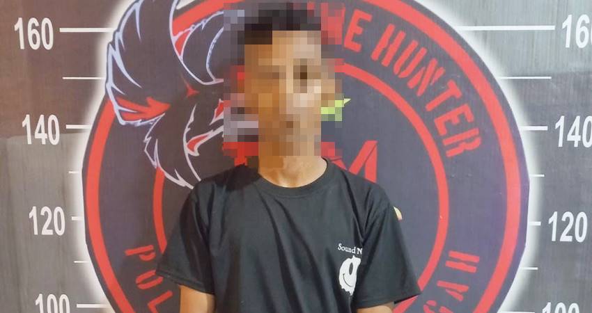 Seorang oknum mahasiswa ditangkap oleh pihak Kepolisian atas dugaan pencurian handphone yang terjadi di wilayah Kecamatan Kota Tengah, Kota Gorontalo.
