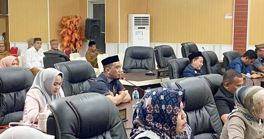 Juru bicara Fraksi Hanura-PKS, Windra Lagarusi saat menyampaikan pandangan fraksinya dalam rapat paripurna.