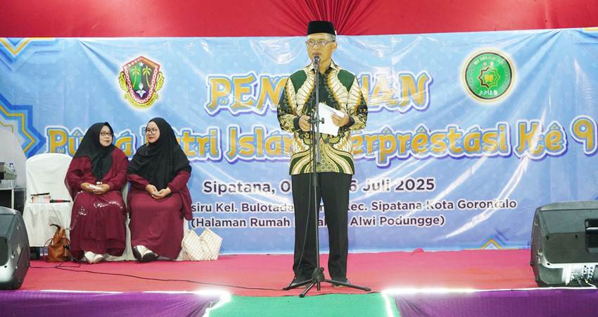 Sekda Kota Gorontalo, Ismail Madjid pada pelaksanaan kegiatan PPIB tingkat Kecamatan Sipatana, pekan kemarin. (Foto: Prokopim)