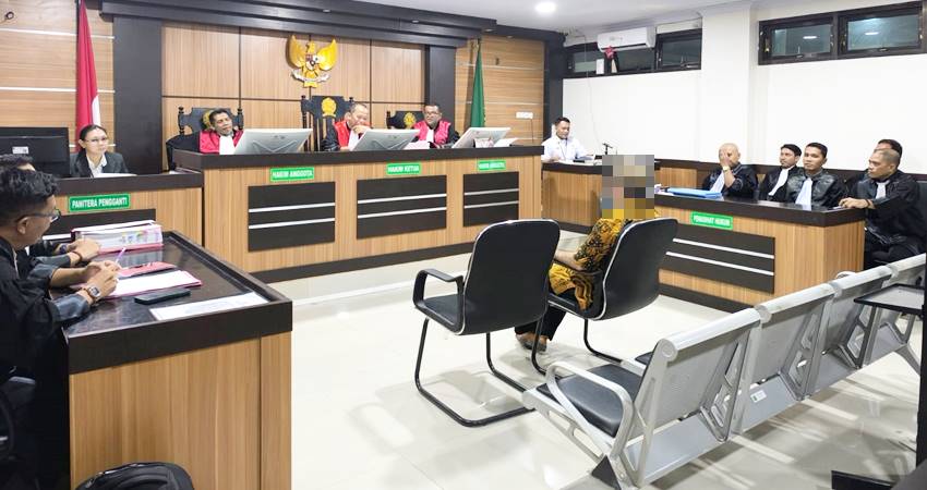 Sidang kasus dugaan penipuan dan penggelapan yang menjerat mantan Kadishuttamben Provinsi Gorontalo, terus bergulir di Pengadilan Negeri Goronntalo.