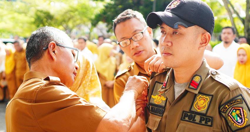 Pengukuhan Satgas percepatan peningkatan PAD oleh Sekda Kota Gorontalo, Ismail Madjid.