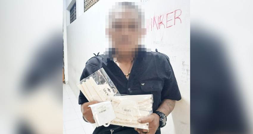 Seorang pria asal Manado, Sulawesi Utara (Sulut), nekat mencuri sejumlah perhiasan di City Mall Gorontalo.