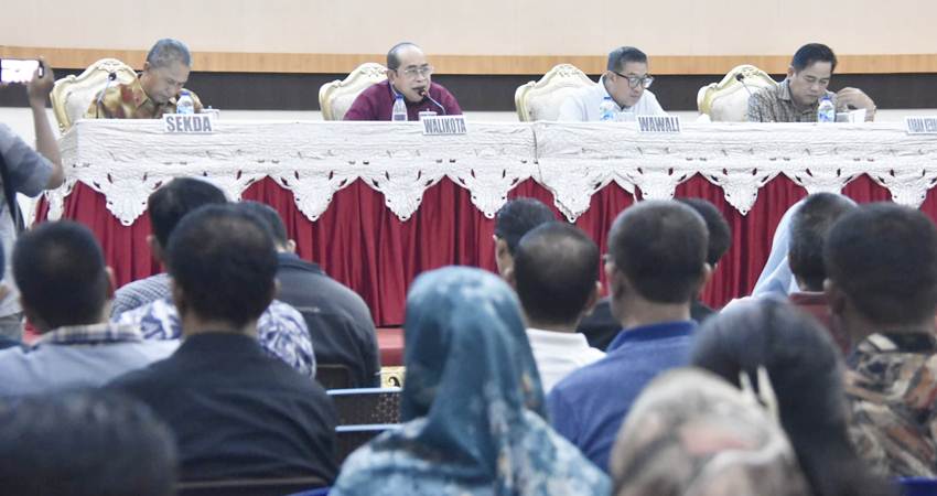 Sosialisasi dan pembinaan terhadap pengusaha terkait pajak daerah yang dipimpin Wali Kota Gorontalo, Adhan Dambea.