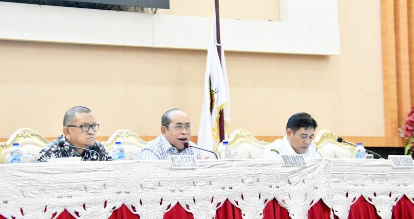 Suasana sosialisasi peraturan daerah nomor 31 tahun 2024 tentang tata cara pemungutan pajak daerah dan retribusi daerah, Rabu (2/7/2025) malam di Bandhayo Lo Yiladia. (Foto: Prokopim)