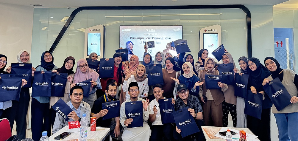 Telkom Regional 5 Dorong Wirausaha Kreatif Lewat Pelatihan Bisnis Parfum di Makassar