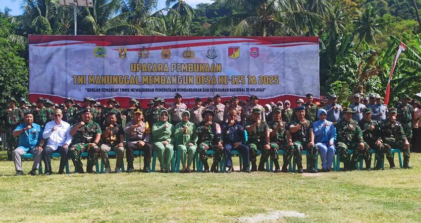 UNTUK RAKYAT : Kodim 1304 Gorontalo menyelenggarakan TMMD di Desa Molotabu, Bone Bolango yang diresmikan Rabu (23/7). (foto : caesar ntoma / gorontalo post)