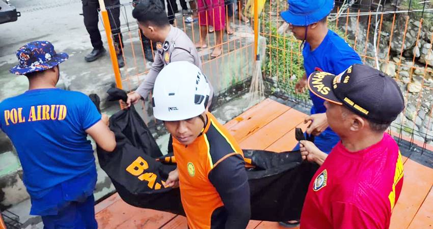 Korban tenggelam di Sungai Bone, berhasil ditemukan jenazahnya dan dievakuasi oleh tim gabungan Basarnas dan Dit Polairud serta masyarakat. (foto : istimewa)