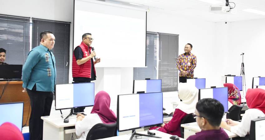 Wakil Wali Kota Gorontalo, Indra Gobel ketika membuka pelaksanaan kegiatan asesmen panilaian dan pemetaan kompetensi CACT, Kamis (21/8/2025). (Foto: Prokopim)