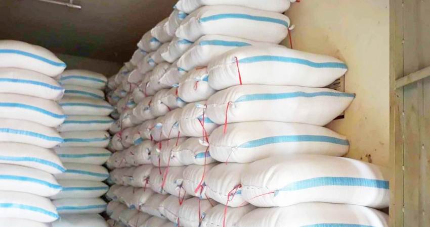 Beras yang diproduksi di salah satu gilingan padi.