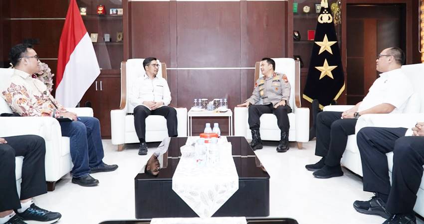 Tim Kompolnas saat menemui Kapolda Gorontalo, Irjen Pol. Drs. Widodo, S.H., M.H., di Lobby Presisi Mapolda Gorontalo, Kamis (28/8/2025).
