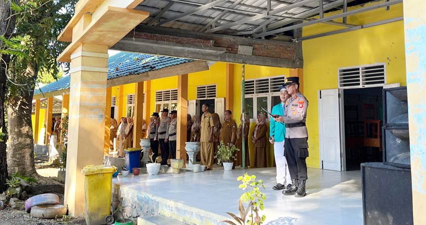 Kasat Binmas Polres Boalemo, Iptu Frangky F. Palar saat memberikan penyampaian kepada para siswa agar tidak melakukan tindakan yang dapat merugikan diri pribadi maupun orang lain.