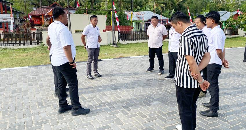 Kasat Narkoba Polres Boalemo, Iptu Nirwan Damopolii,S.H saat memberikan arahan kepada para personel agar tidak berhenti dalam melakukan pemberantasan narkoba meski telah mencapai target pengungkapan.