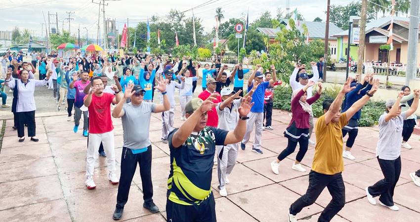 Masyarakat antusias mengikuti pelaksanaan kegiatan olahraga bersama yang dipusatkan di Polsek Wonosari, serta pemeriksaan kesehatan gratis, dalam rangka memeriahkan HUT Kemerdekaan RI ke 80.