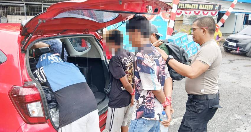 Dua pelaku penganiayaan anggota Polairud Gorontalo berhasil di amankan anggota gabungan di Pelabuhan Manado. Foto: Istimewa