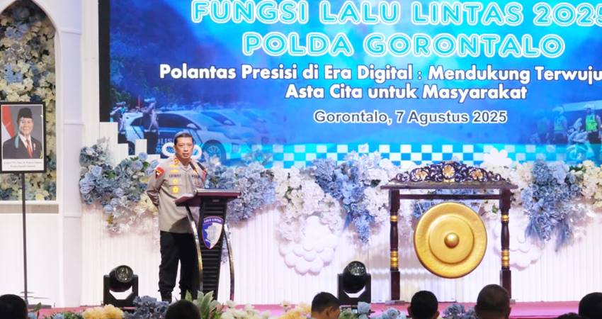 Kapolda Gorontalo, Irjen Pol. Drs. R. Eko Wahyu Prasetyo,S.H saat membuka sekaligus memberikan arahan pada Rakernis Fungsi Lalu Lintas.