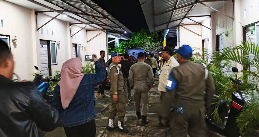 Satpol PP Kota Gorontalo tengah melakukan razia pada Sabtu (9/8/2025). (Foto: Kominfo)