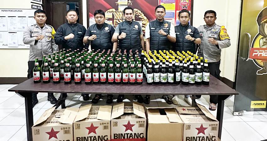 Ratusan botol minuman keras (Miras) berbagai merek, berhasil disita oleh Polsek Kota Utara saat pelaksanaan KRYD.