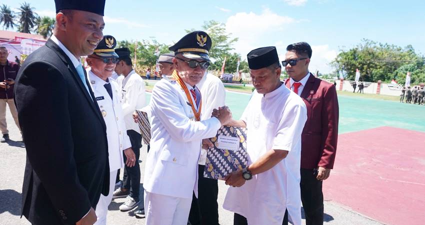 Penyerahan remisi kepada warga binaan di Lapas Kelas IIB Pohuwato oleh Bupati Syaiful A Mbuinga