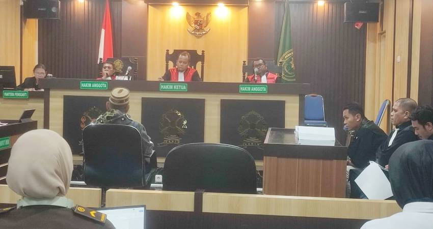 Terdakwa kasus dugaan penipuan dan penggelapan pembangunan SPBE, Husen Hasni, memberikan keterangan dalam persidangan yang dilaksanakan di Pengadilan Negeri (PN) Kota Gorontalo.